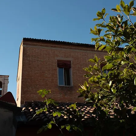 Appartamento Corte Degli Estensi, Romantica Mansardina *