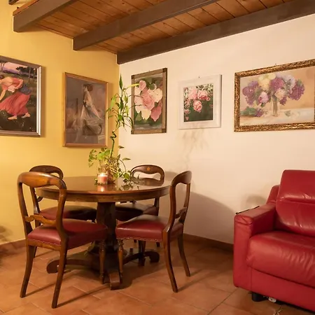 Corte Degli Estensi, Romantica Mansardina Appartamento