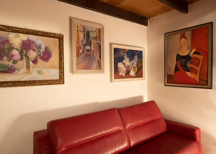 Corte Degli Estensi, Romantica Mansardina *