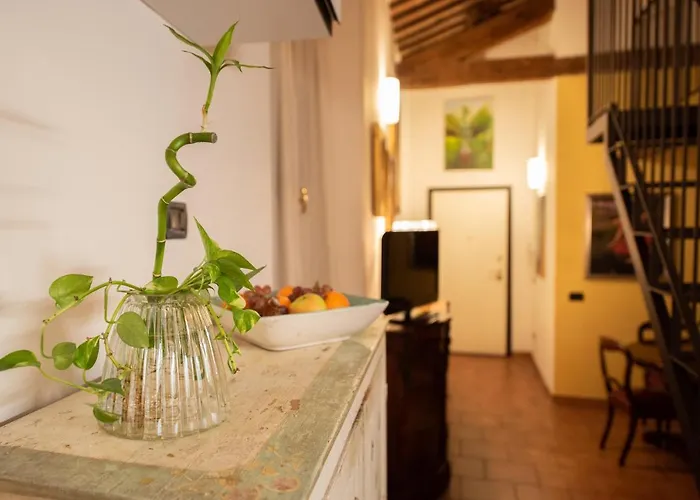 Corte Degli Estensi, Romantica Mansardina Διαμέρισμα *